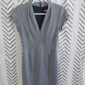 Betsey Johnson Sz 4 black and white herringbone cap sleeve dress